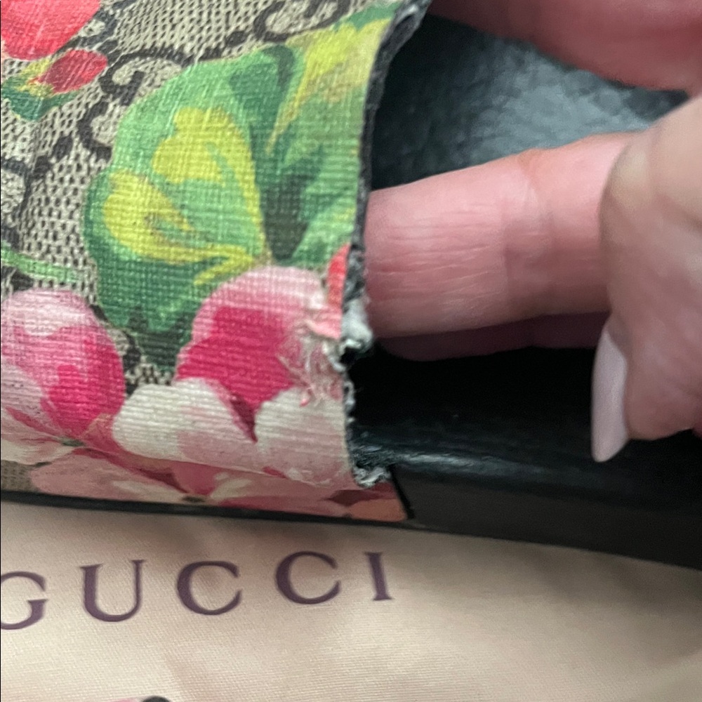 Gucci Black Sandals with Colorful Floral Strap - Picture 4 of 5